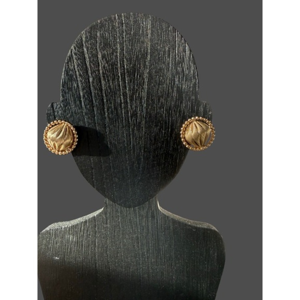 Vintage Napier Shell Clip On Earrings Gold‎ Tone Signed Statement